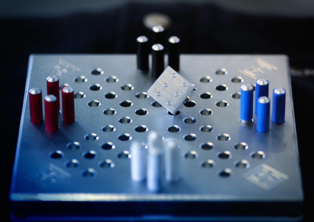 Mensch ärgere dich nicht! - Auf Knopfdruck zum Sieg