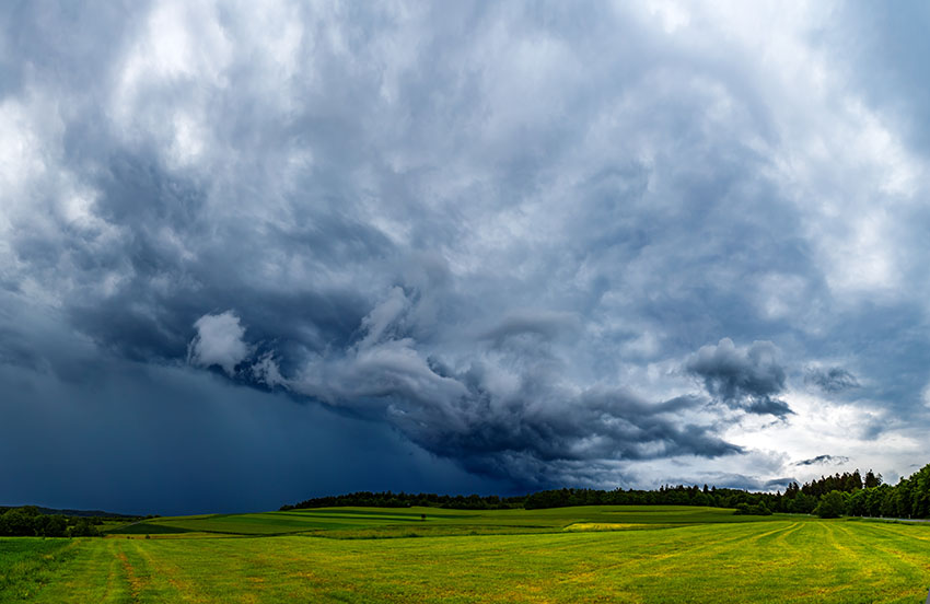 https://zdi-best.de/wp-content/uploads/2024/08/mesmerizing-view-fresh-green-fields-cloudy-sky_klein.jpg