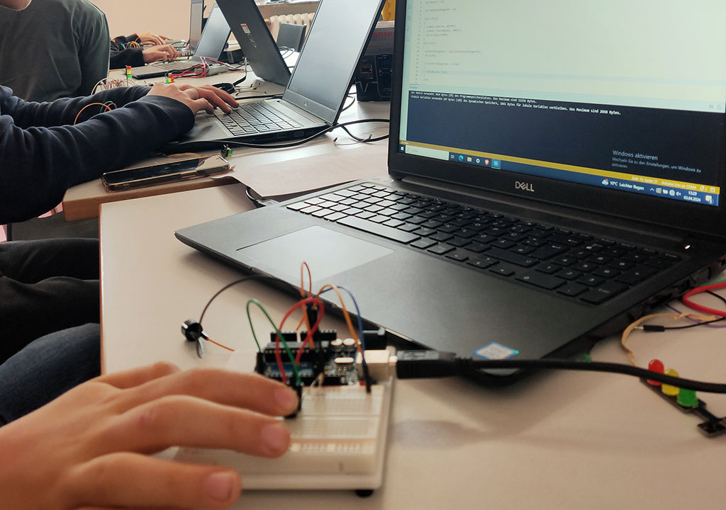 https://zdi-best.de/wp-content/uploads/2025/01/arduino_workshop.jpg